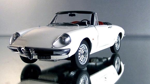 AUTOart Oldtimer Modell Alfa Romeo Spider Duetto