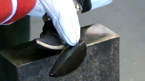 Oldtimer richtige Blechscheren Haltung